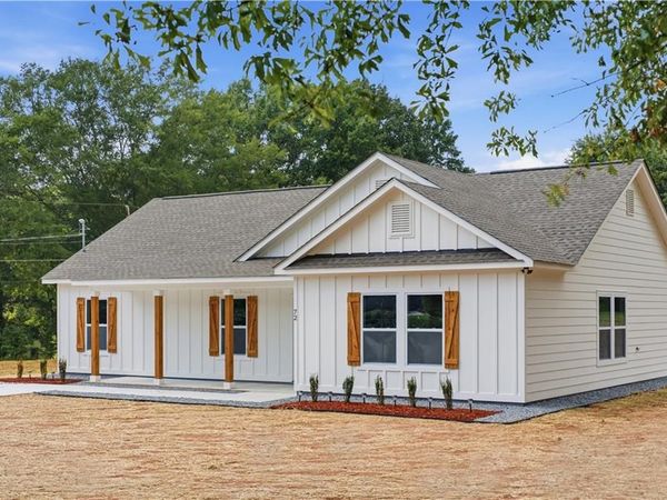 72 Hunt Street , Hiram, GA 30141