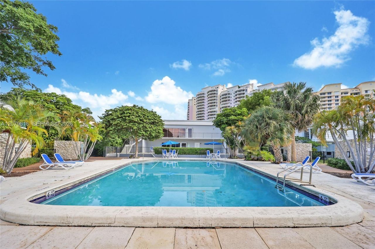 210 Sea View Dr , Unit 511, Key Biscayne, FL 33149 Photo
