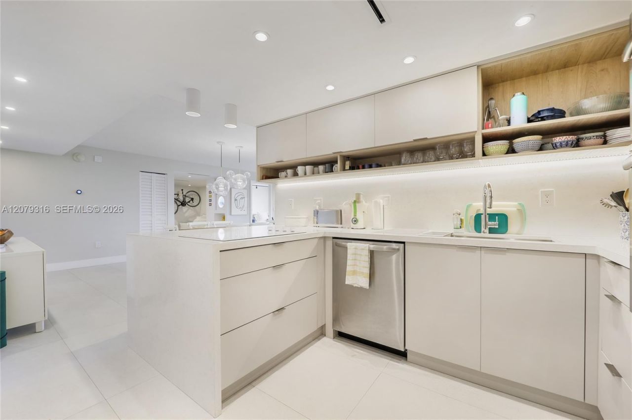 210 Sea View Dr , Unit 511, Key Biscayne, FL 33149 Photo