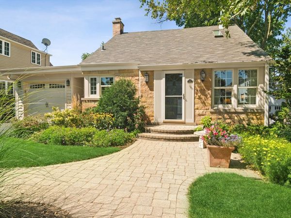 508 Division Street , Barrington, IL 60010