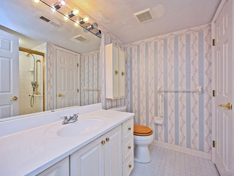 1080 Wittshire Lane, Unit 17, Anderson Township, OH 45255 Photo 17