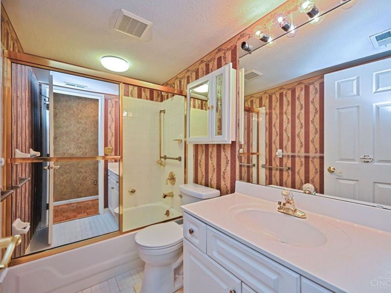 1080 Wittshire Lane, Unit 17, Anderson Township, OH 45255 Photo 23