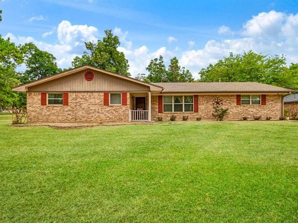165 E Bennett Street , Detroit, TX 75436