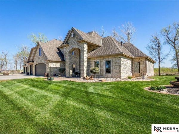 12611 Cottonwood Lane, Springfield, NE 68059