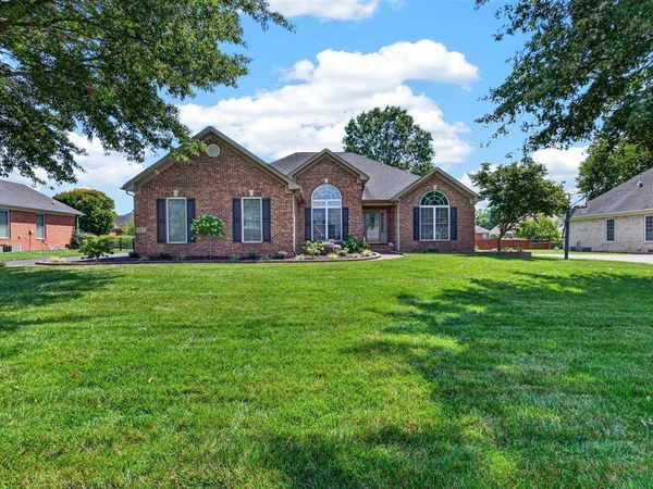841 Poppy Hills Way , Bowling Green, KY 42104