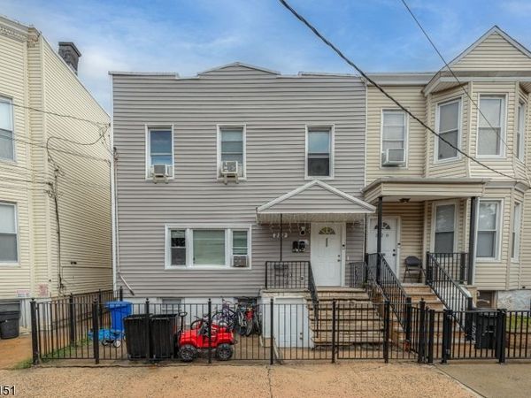 222 Bowers St, Jersey, NJ 07307