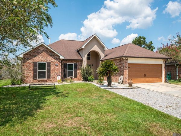10933 Woodhaven Dr, Denham Springs, LA 70726