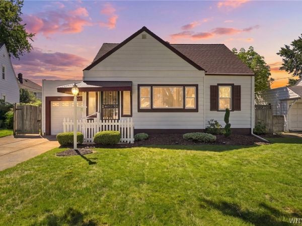 17 Campwood Court , Buffalo, NY 14215