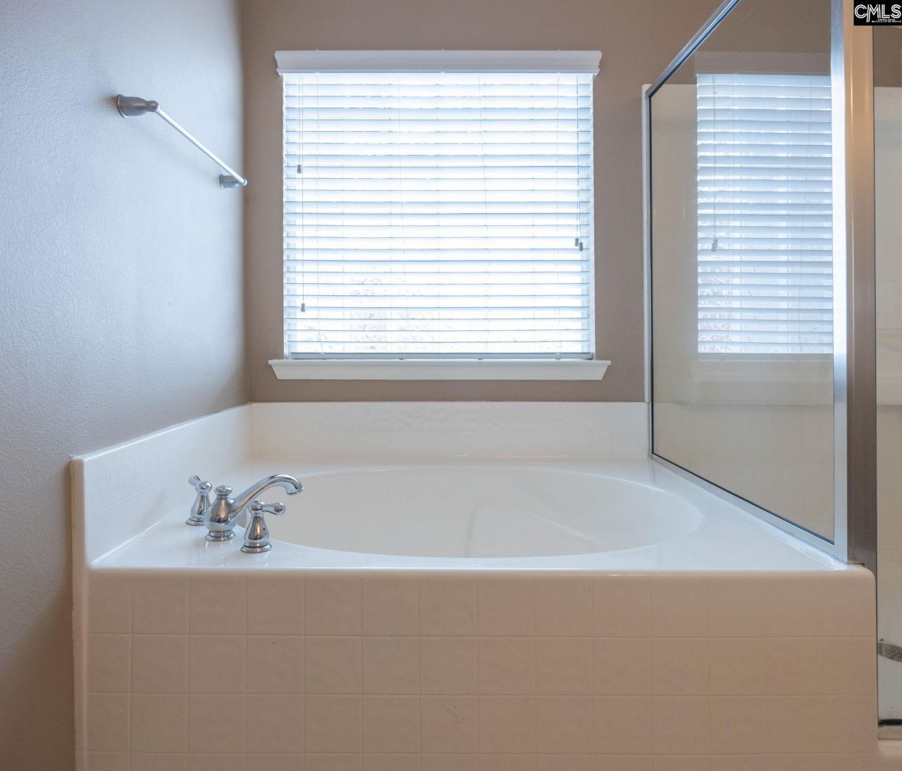 110 Spring Frost Drive Photo 37