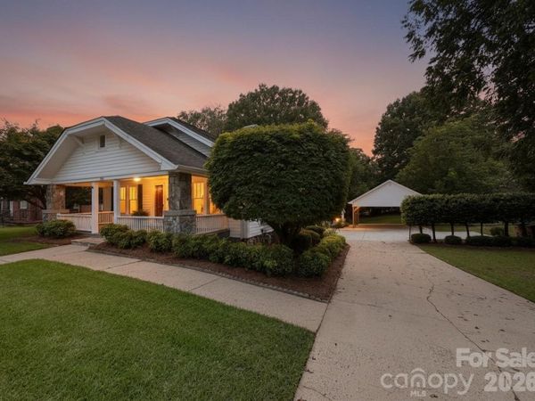 618 S Poplar Street , Lincolnton, NC 28092