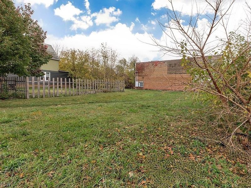 885 E 105th Street , Cleveland, OH 44108 Photo 2