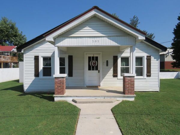 202 4th Street, Livingston, TN 38570