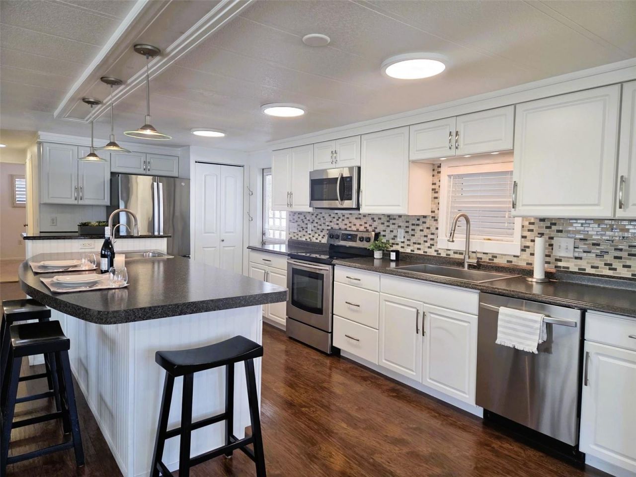 415 Oakwood Boulevard W, Sarasota, FL 34237 Photo