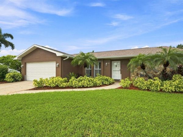 28 WALL TERRACE , REDINGTON SHORES, FL 33708