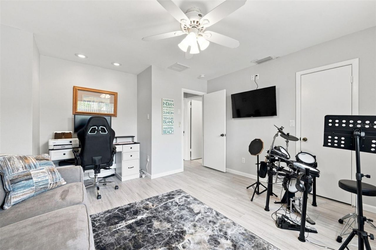 28 Wall Terrace , Redington Shores, FL 33708 Photo