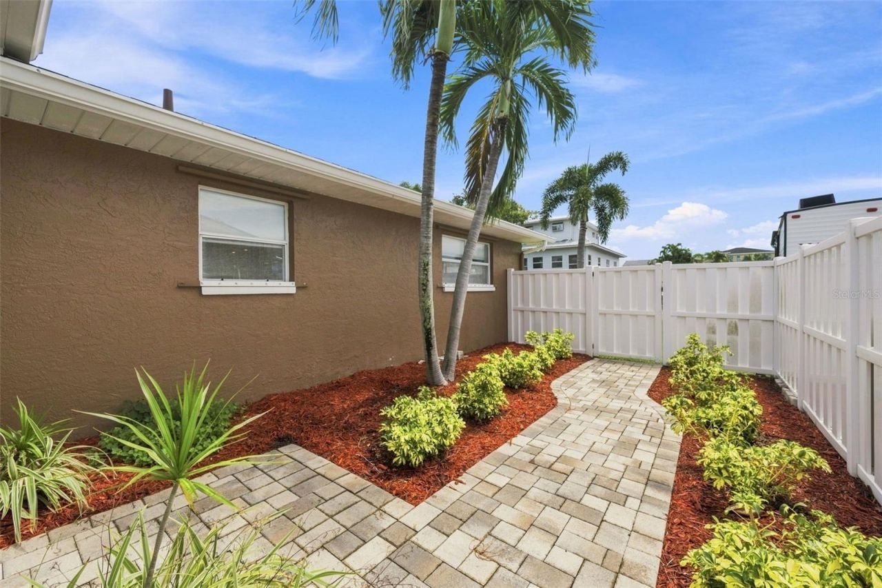 28 Wall Terrace , Redington Shores, FL 33708 Photo
