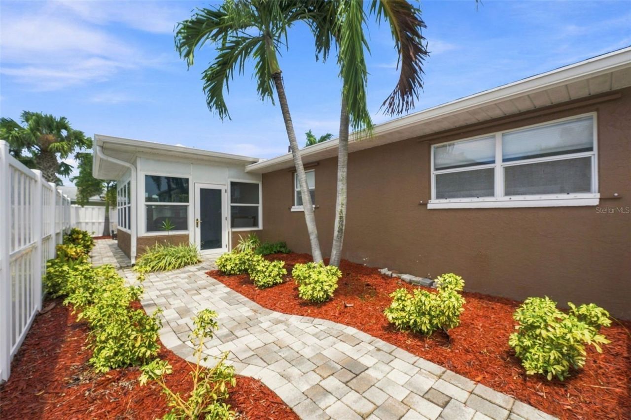 28 Wall Terrace , Redington Shores, FL 33708 Photo