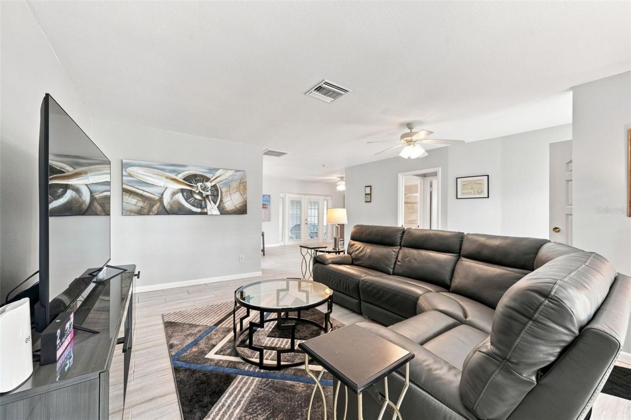 28 Wall Terrace , Redington Shores, FL 33708 Photo