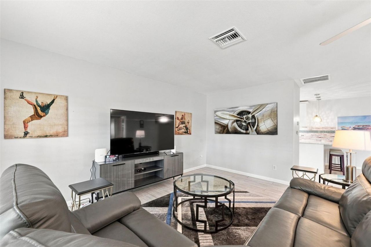 28 Wall Terrace , Redington Shores, FL 33708 Photo