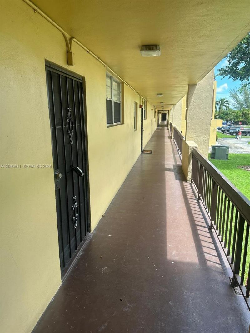 3285 Foxcroft Rd , Unit E204, Miramar, FL 33025 Photo