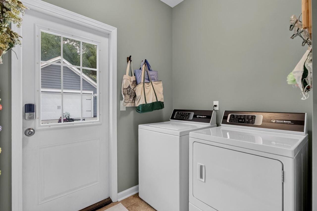 1658 Sparkleberry Lane Photo 18
