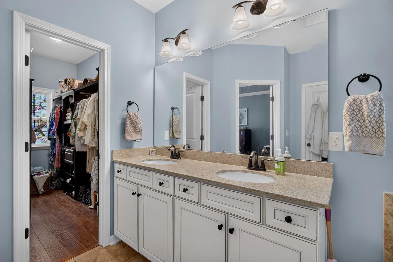 1658 Sparkleberry Lane Photo 21