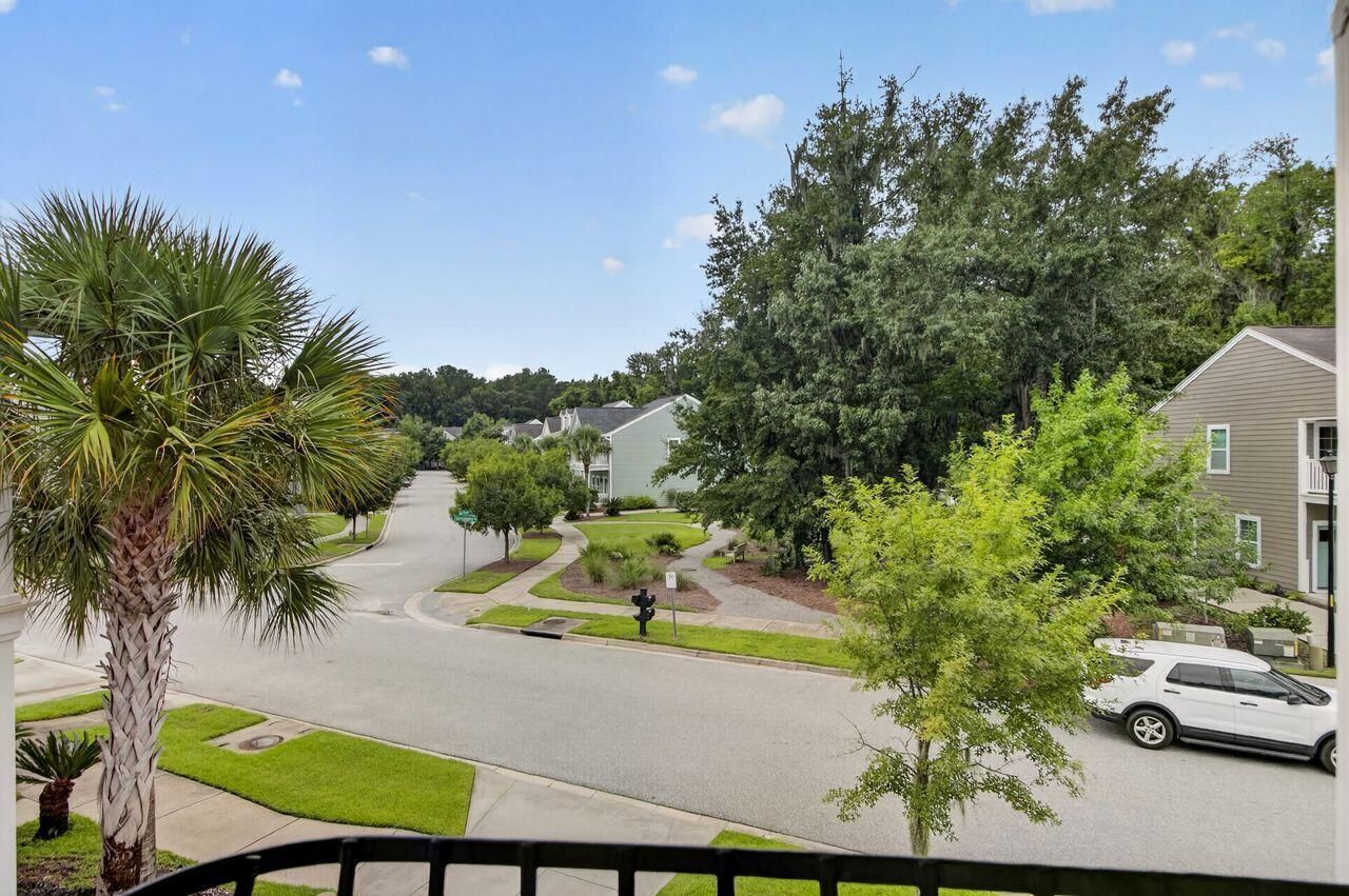 1658 Sparkleberry Lane Photo 33