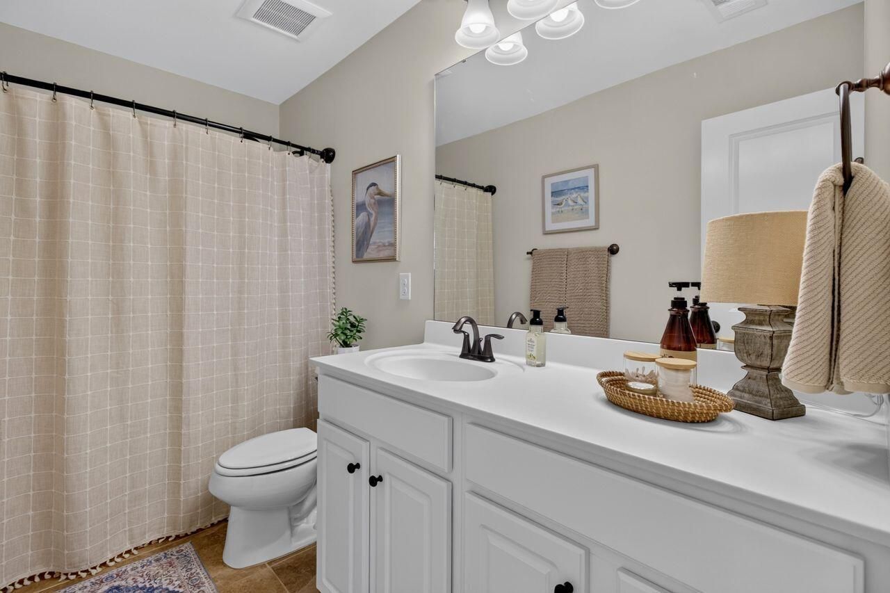 1658 Sparkleberry Lane Photo 34