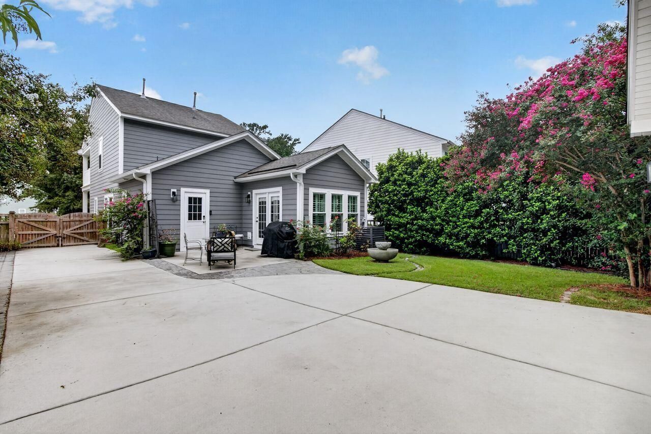 1658 Sparkleberry Lane Photo 38