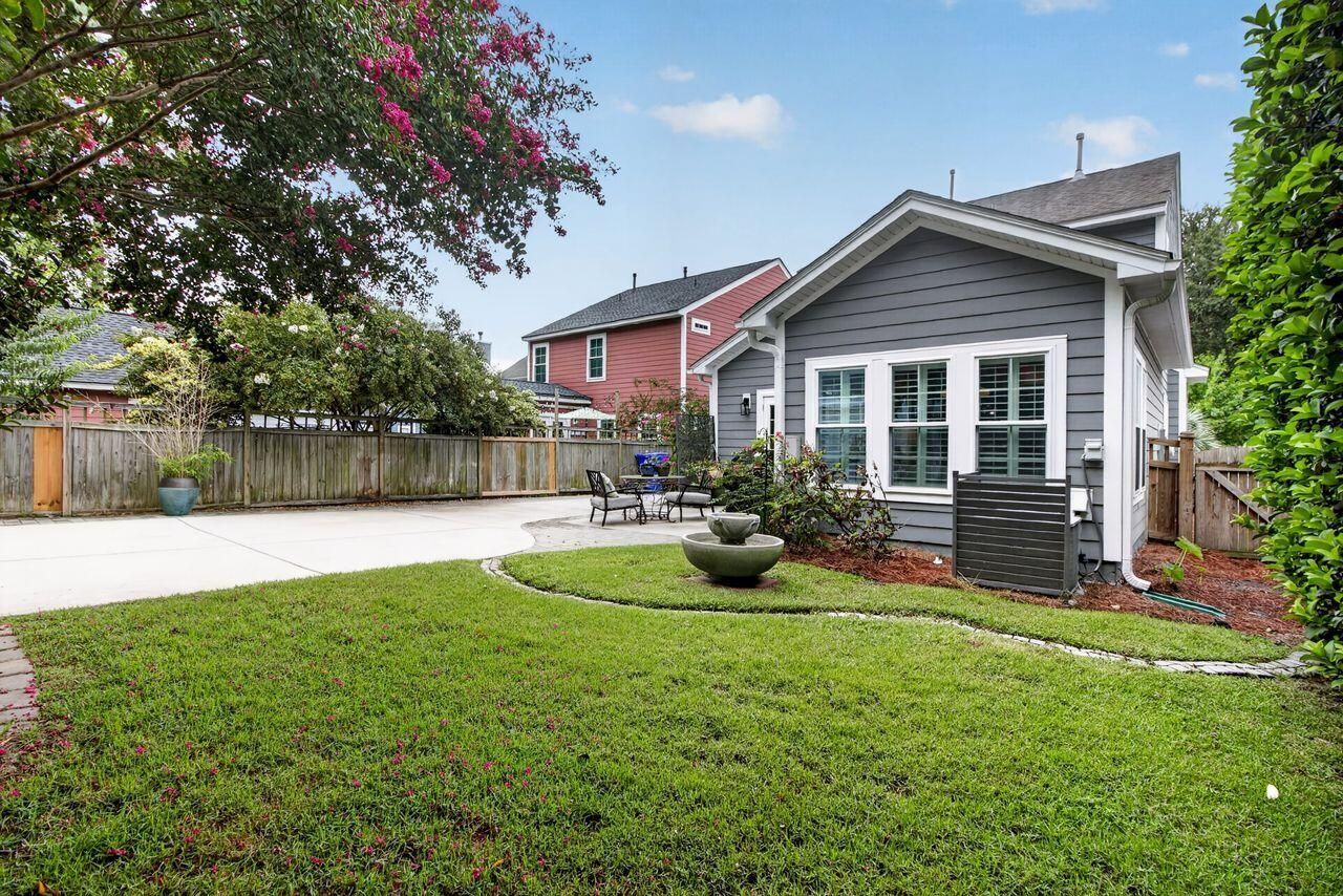 1658 Sparkleberry Lane Photo 39
