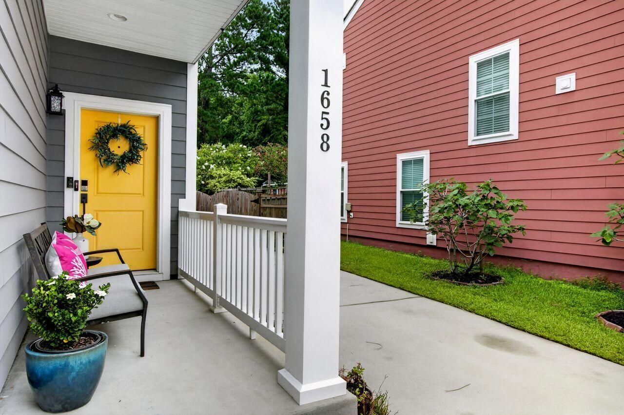 1658 Sparkleberry Lane Photo 4