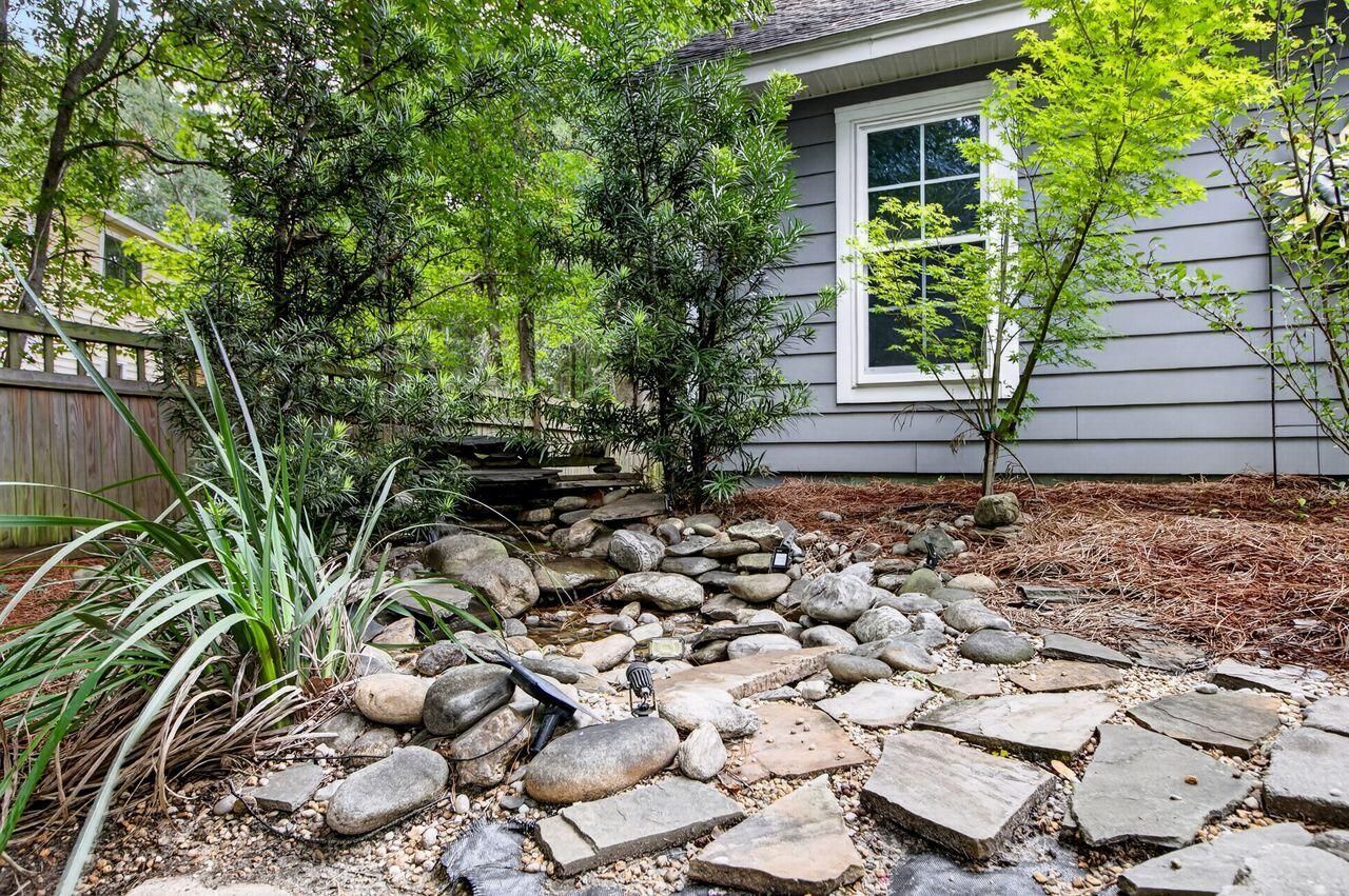 1658 Sparkleberry Lane Photo 41