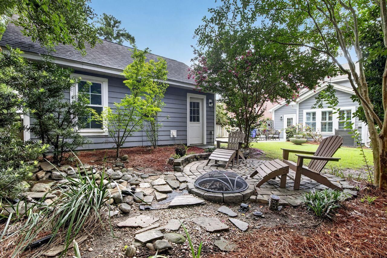 1658 Sparkleberry Lane Photo 42