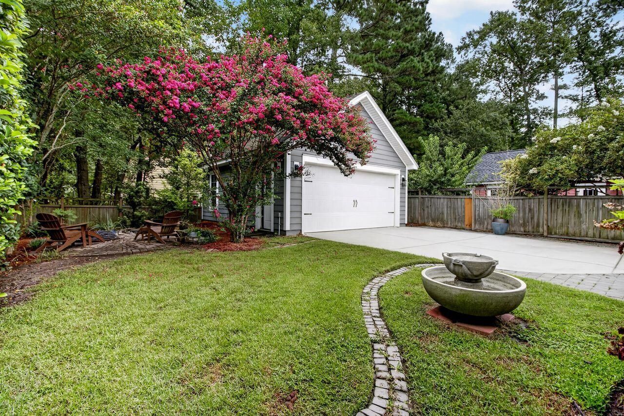 1658 Sparkleberry Lane Photo 43