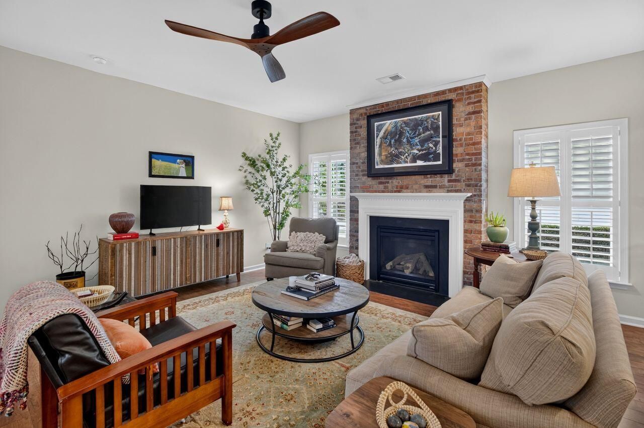 1658 Sparkleberry Lane Photo 9