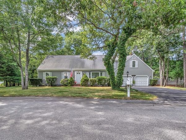 25 Wiley Post Lane, Falmouth, MA 02536