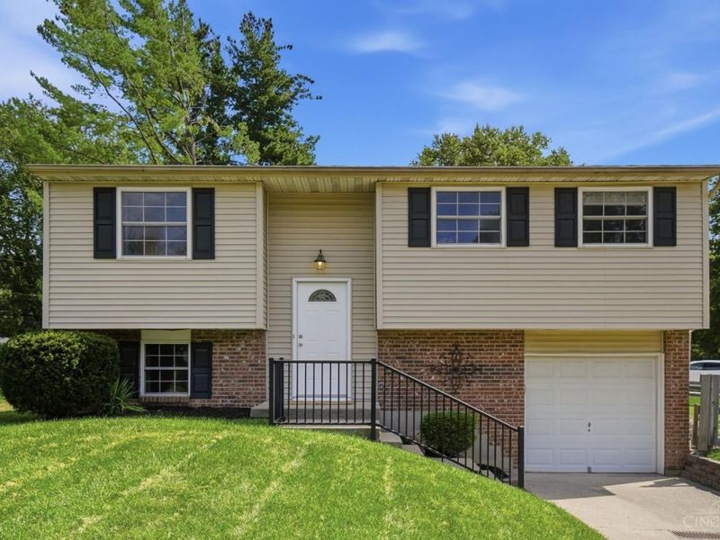5876 Whippoorwill Hollow Drive, Miami Township, OH 45150 Photo 1