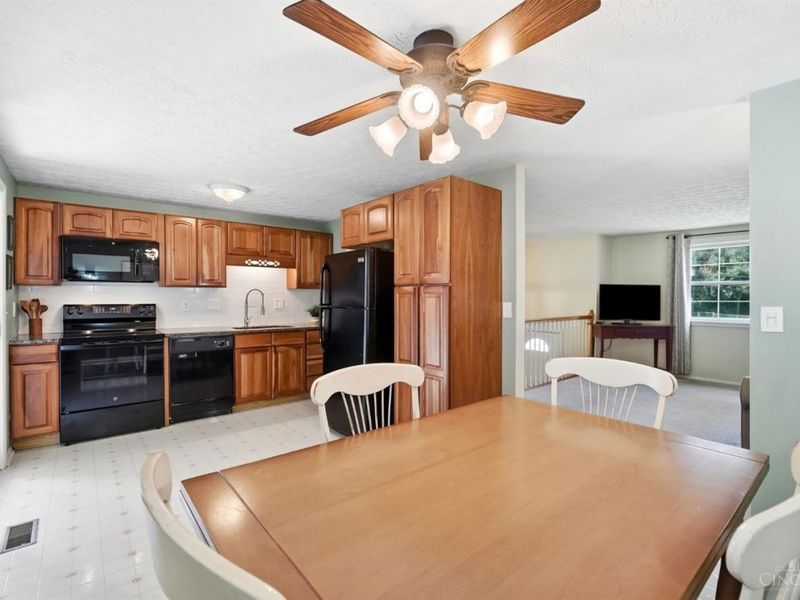 5876 Whippoorwill Hollow Drive, Miami Township, OH 45150 Photo 11