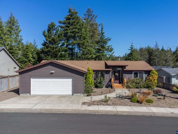 440 SW Wedge Dr, Waldport, OR 97394