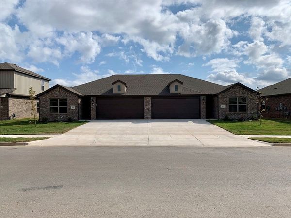 432 Rineel Avenue , Centerton, AR 72719