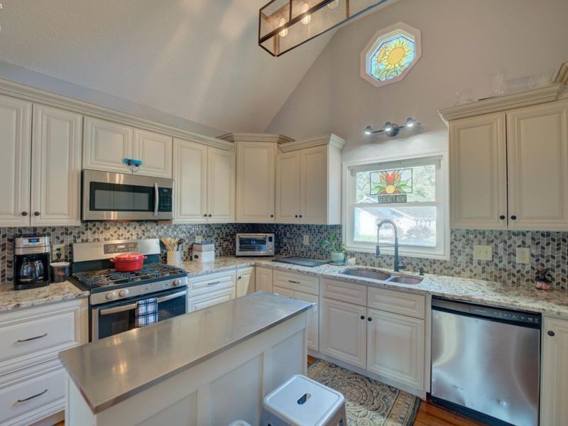 1460 Lexington, Vermilion, OH 44089 Photo 9