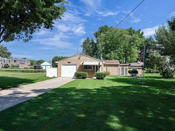 2068 S POINT COMFORT ROAD, Oshkosh, WI 54902
