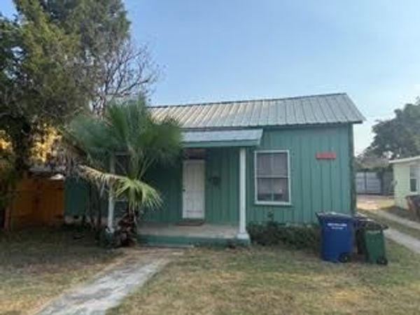 1111 E 2nd ST , Austin, TX 78702