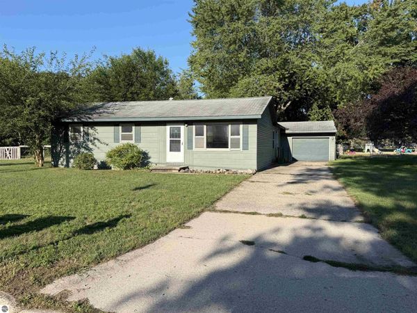 1115 Park, Clare, MI 48617