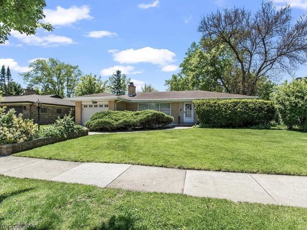 109 W Berkshire Lane , Mount Prospect, IL 60056