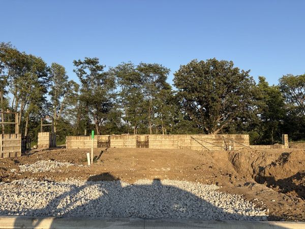 205 E Angela Circle , Lexington, IL 61753