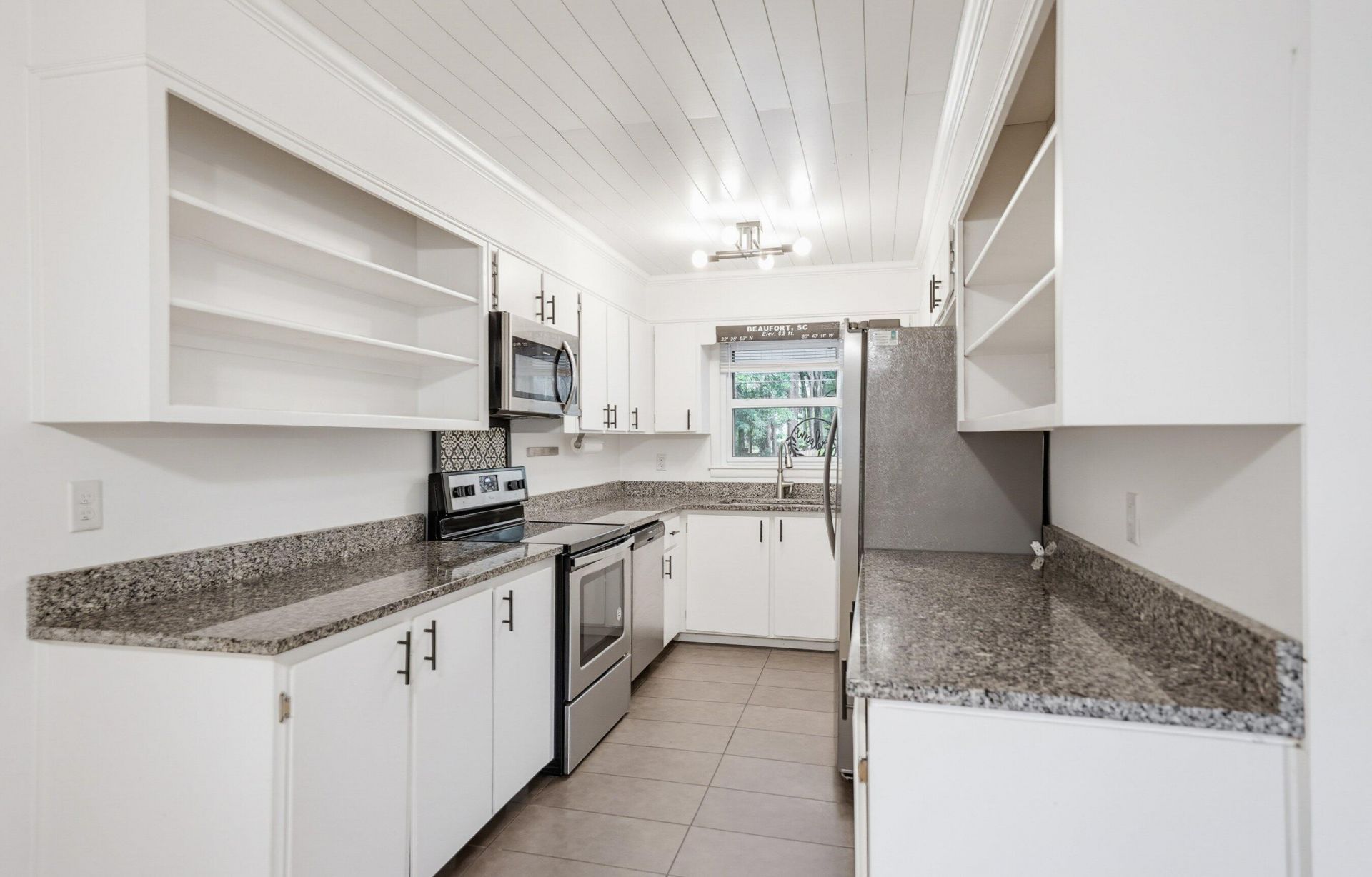 8 W Miller Drive Photo 9