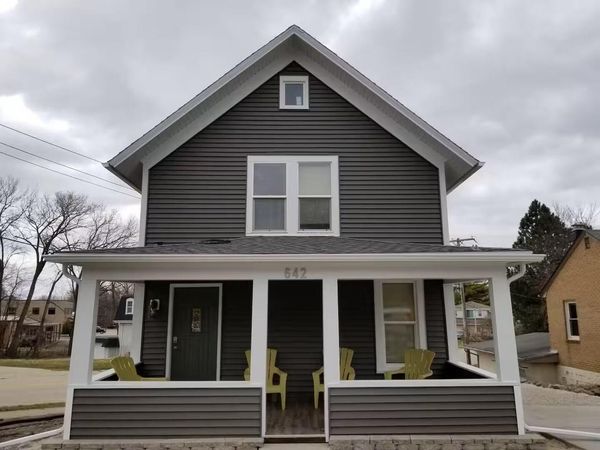 642 Summit AVENUE, Oconomowoc, WI 53066