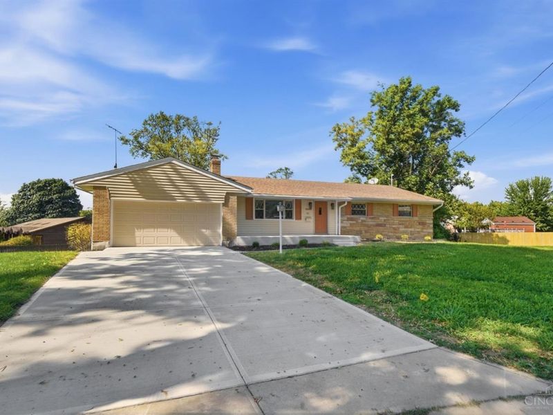 8929 Cavalier Drive, Springfield Township, OH 45231 Photo 2