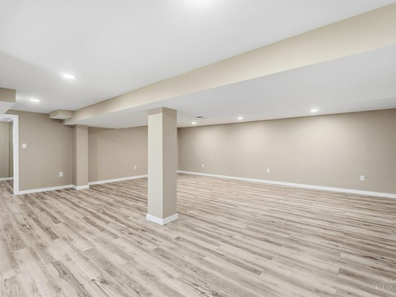 8929 Cavalier Drive, Springfield Township, OH 45231 Photo 37